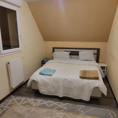 Semesterbostad Maison Familiale Avec Jardin Proche & Zenith Rouen