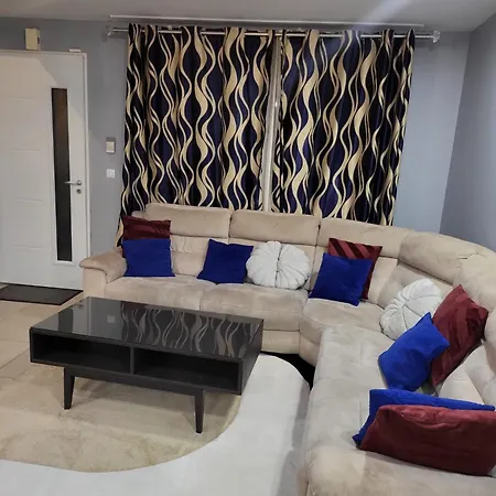 Semesterbostad Maison Familiale Avec Jardin Proche & Zenith Rouen